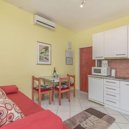 Apartments Zdenka Omiš Екстериор снимка