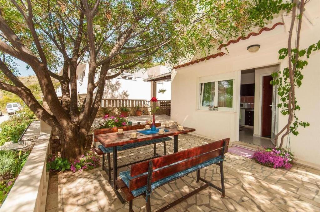 Apartments Zdenka Omiš Екстериор снимка