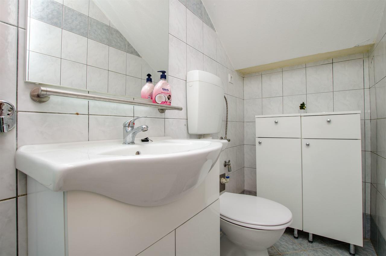 Apartments Zdenka Omiš Екстериор снимка