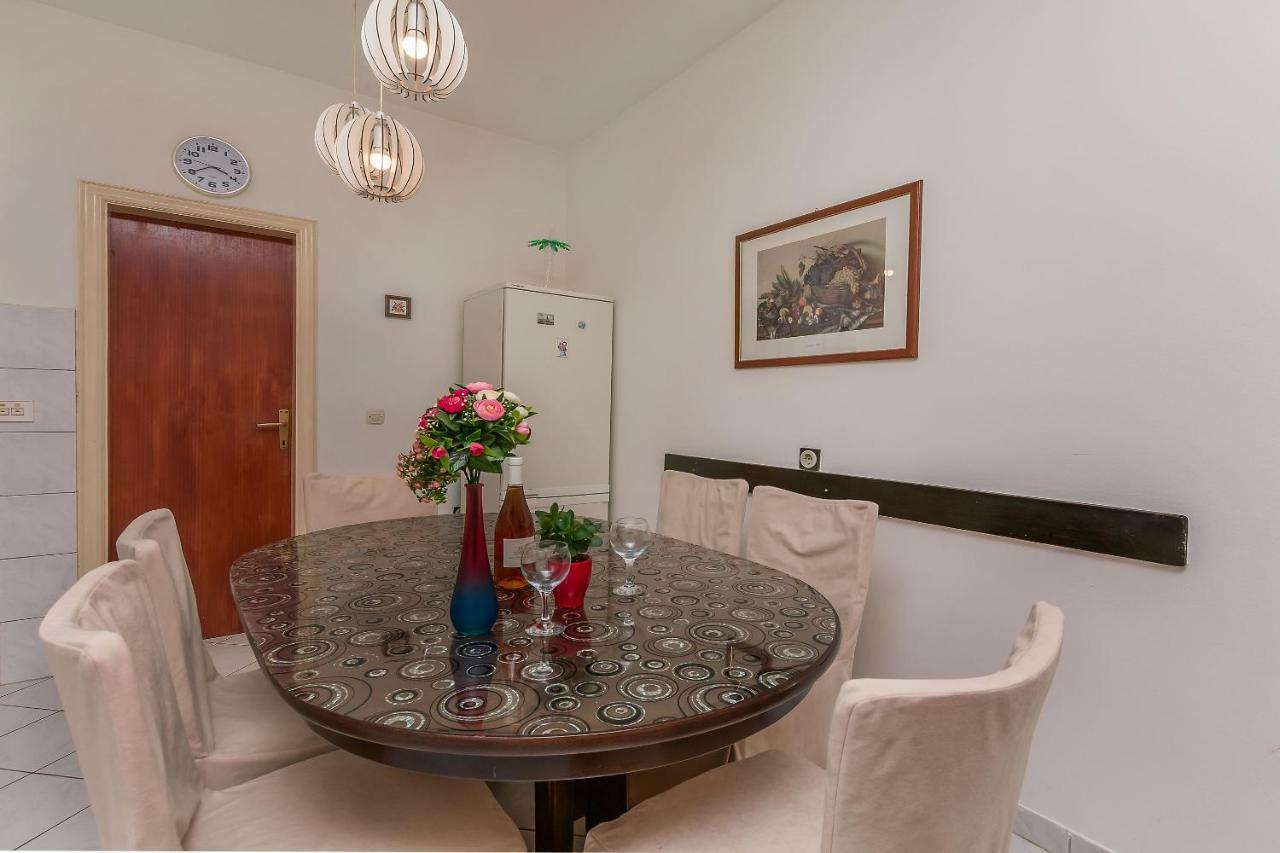 Apartments Zdenka Omiš Екстериор снимка