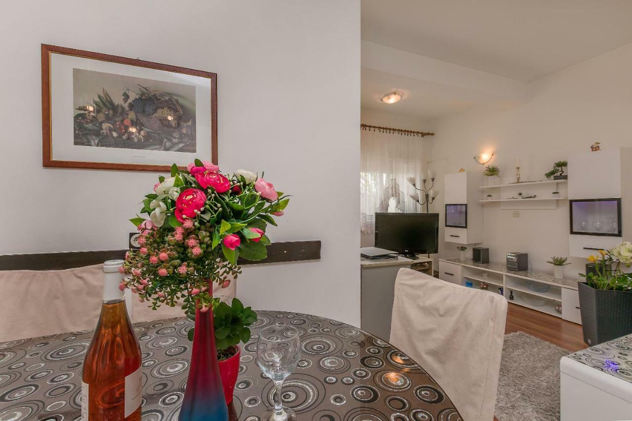 Apartments Zdenka Omiš Екстериор снимка